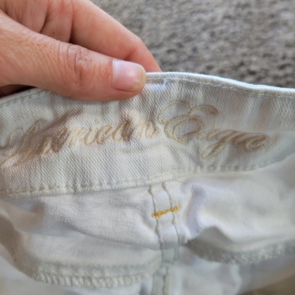 American Eagle White Distressed Short Shorts Size 6 Womans - Picture 11 of 12